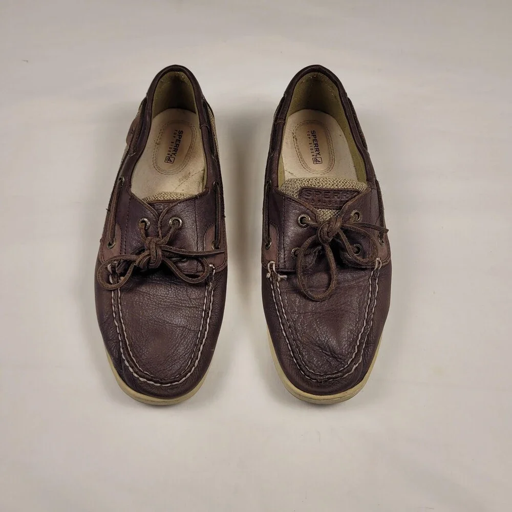 Sperry brand top